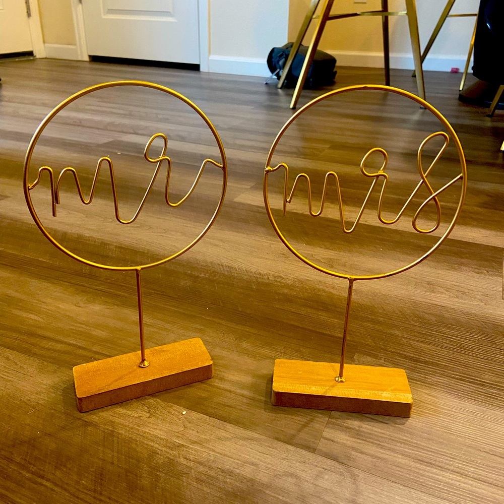 Mr & Mrs Signs